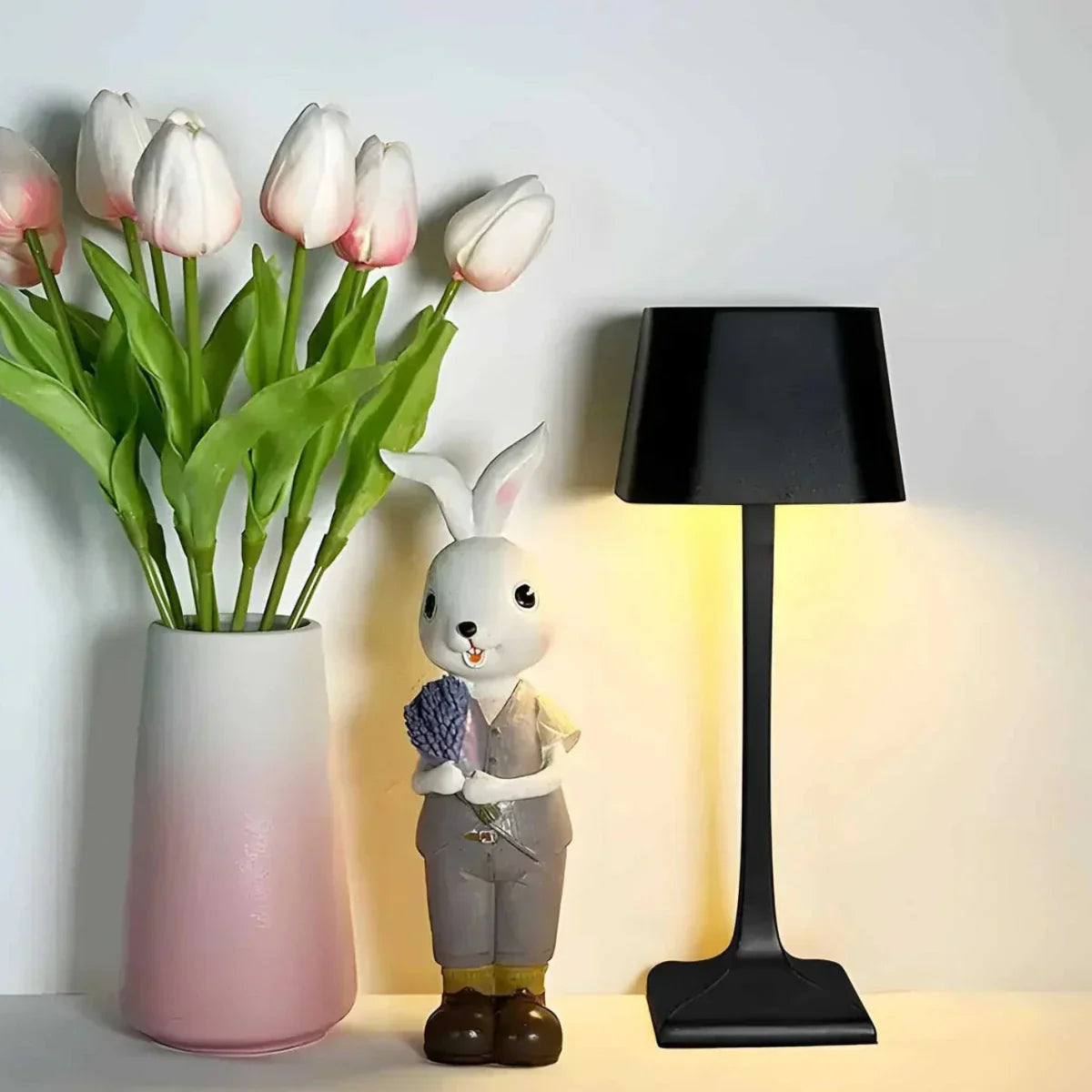 LumaLine - Slank elegance bordlampe med cylindrisk skærm