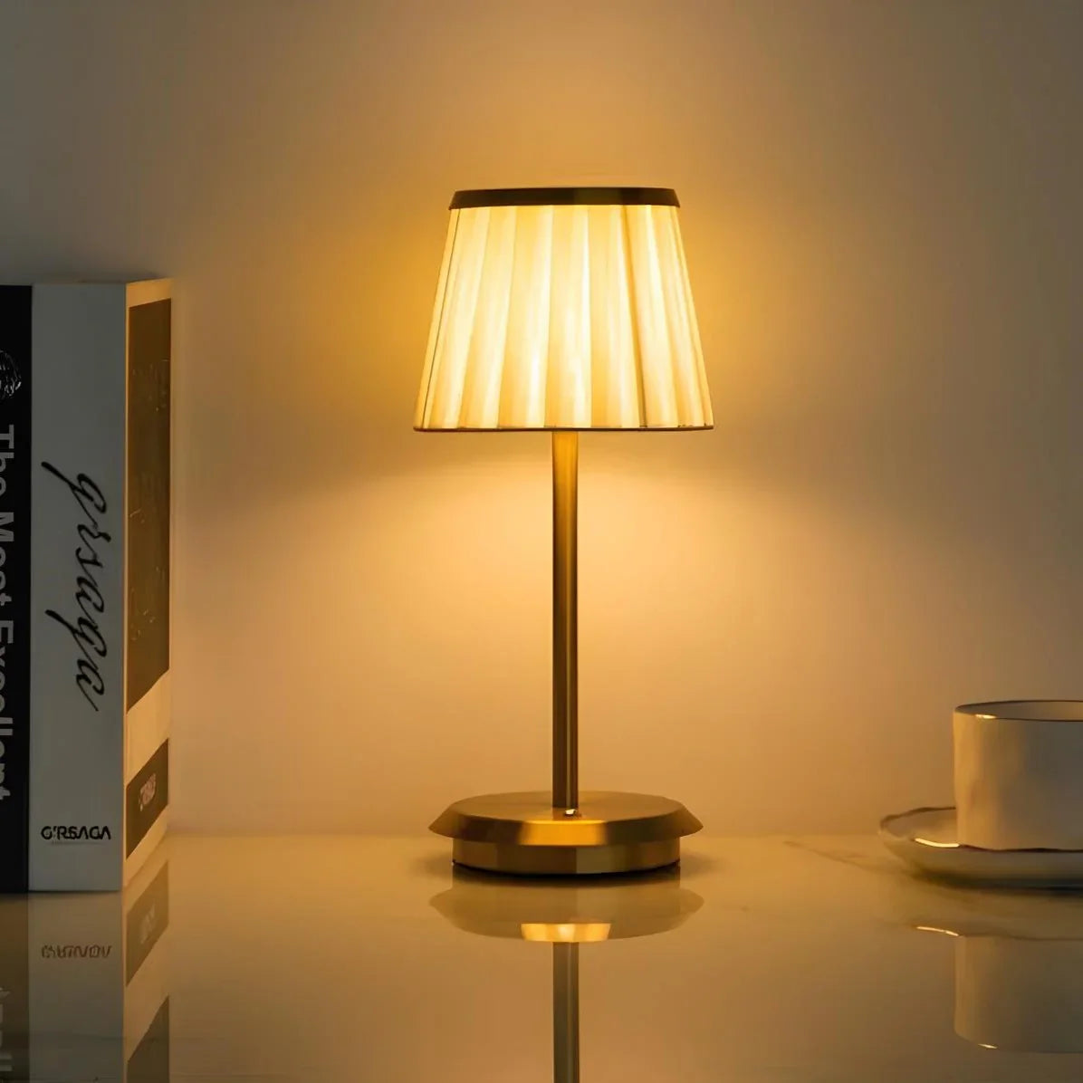 GleamTone - Elegant plisseret bordlampe