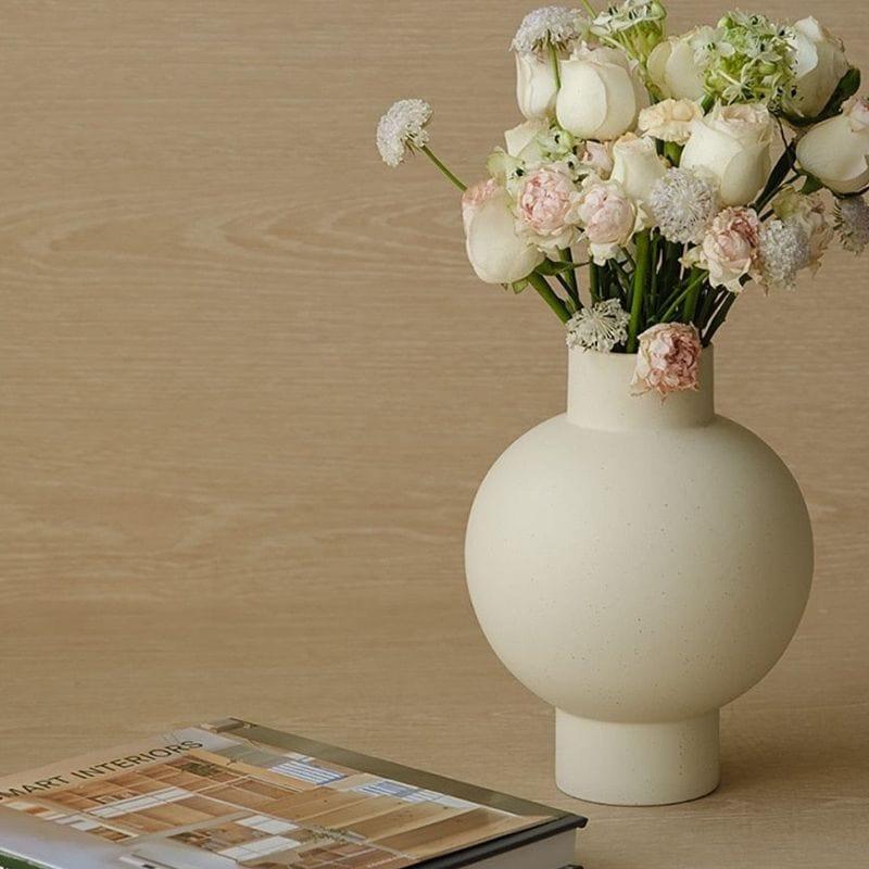 Serenity Curve Vase – Elegant minimalistisk design med glat, buet silhuet