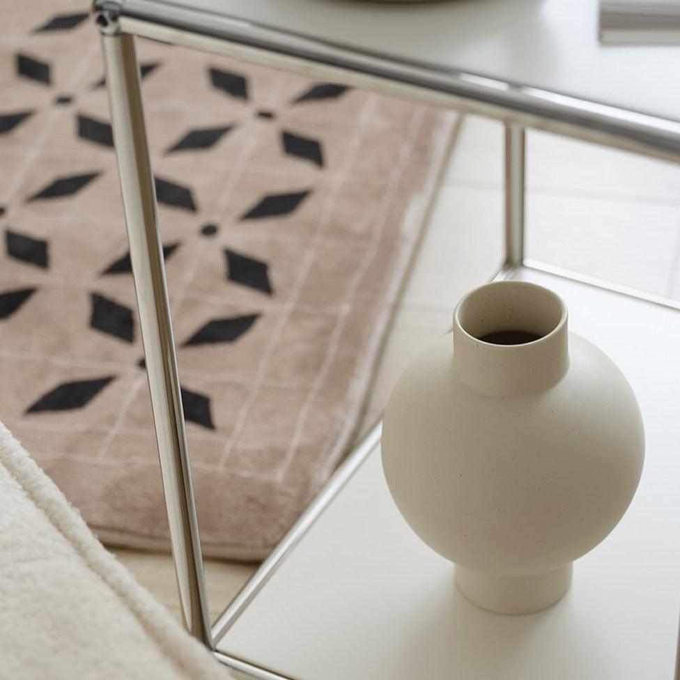 Serenity Curve Vase – Elegant minimalistisk design med glat, buet silhuet