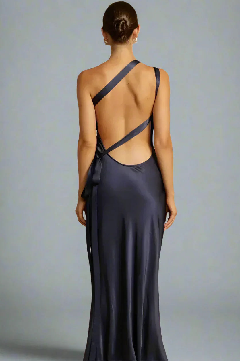 GalaGlide One-Shoulder Maxi-kjole – Elegant asymmetrisk kjole med åben ryg