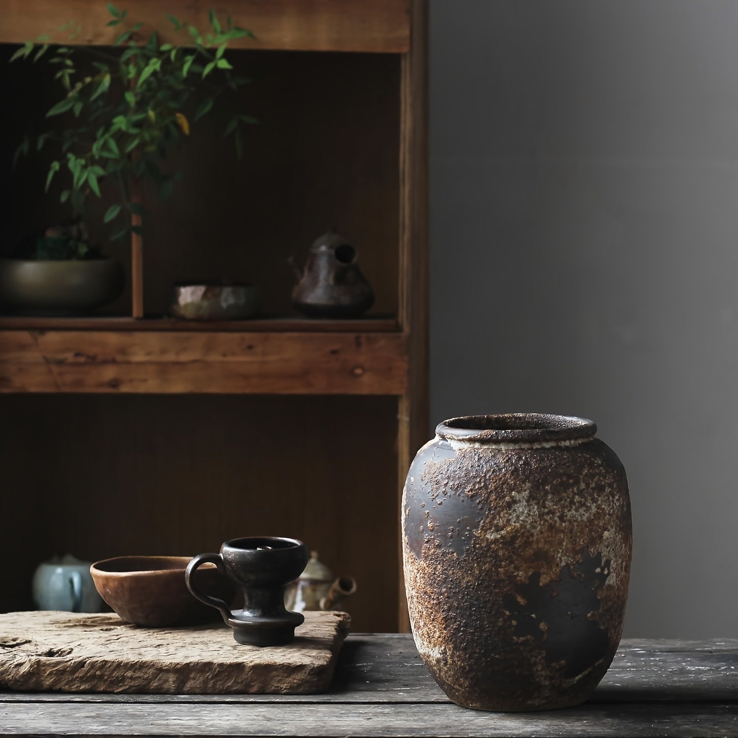 Harvest Bloom Dekorativ Vase – Kunstnerisk Design med Tekstureret Finish og Frugtinspirerede Stængler