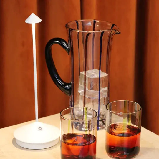 LumaGlow - Minimalistisk og energieffektiv LED skrivebordslampe