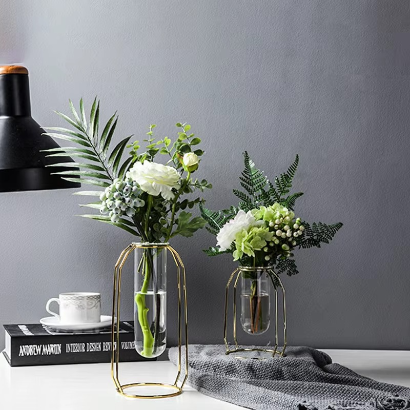 Klar Elegance Glasvase – Elegant Base til Sofistikerede Blomsterdekorationer