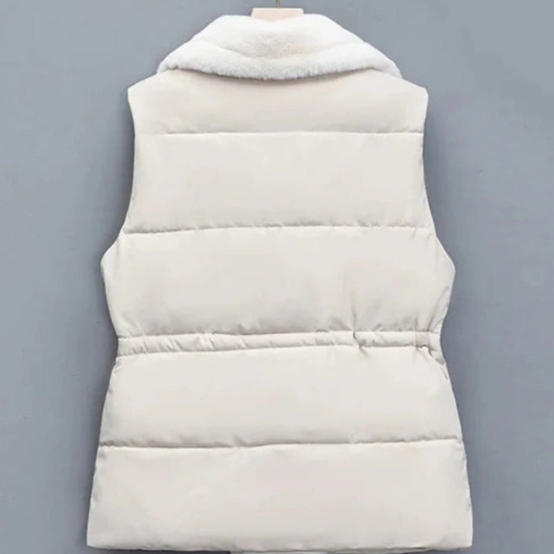 Stephanie - Luxe quiltet vest med imiteret pelskrave