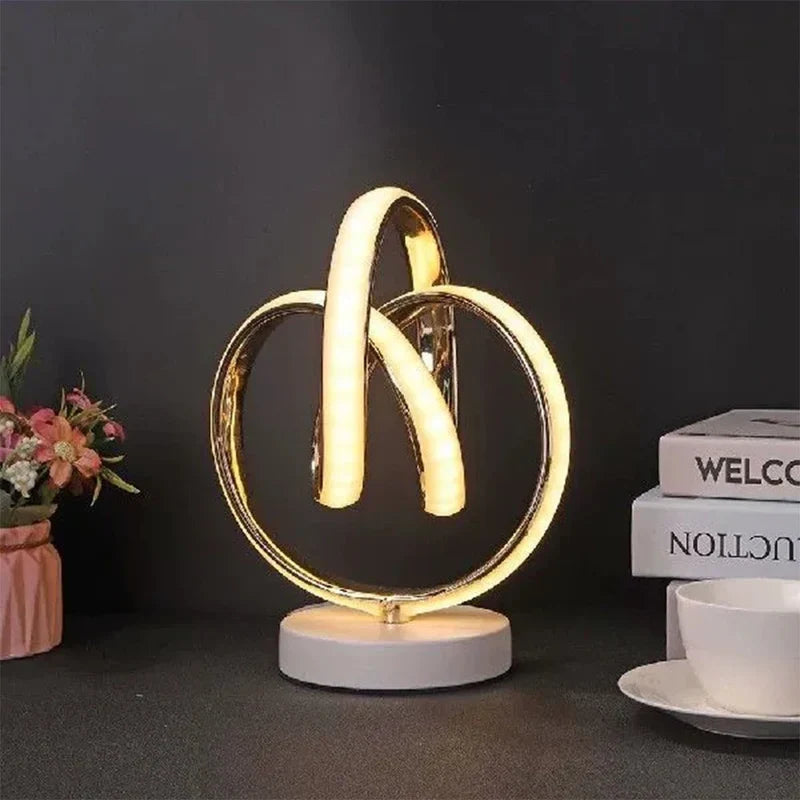 ArcGlow – Buet Minimalistisk LED-bordlampe med Slank Bue til Moderne Rum