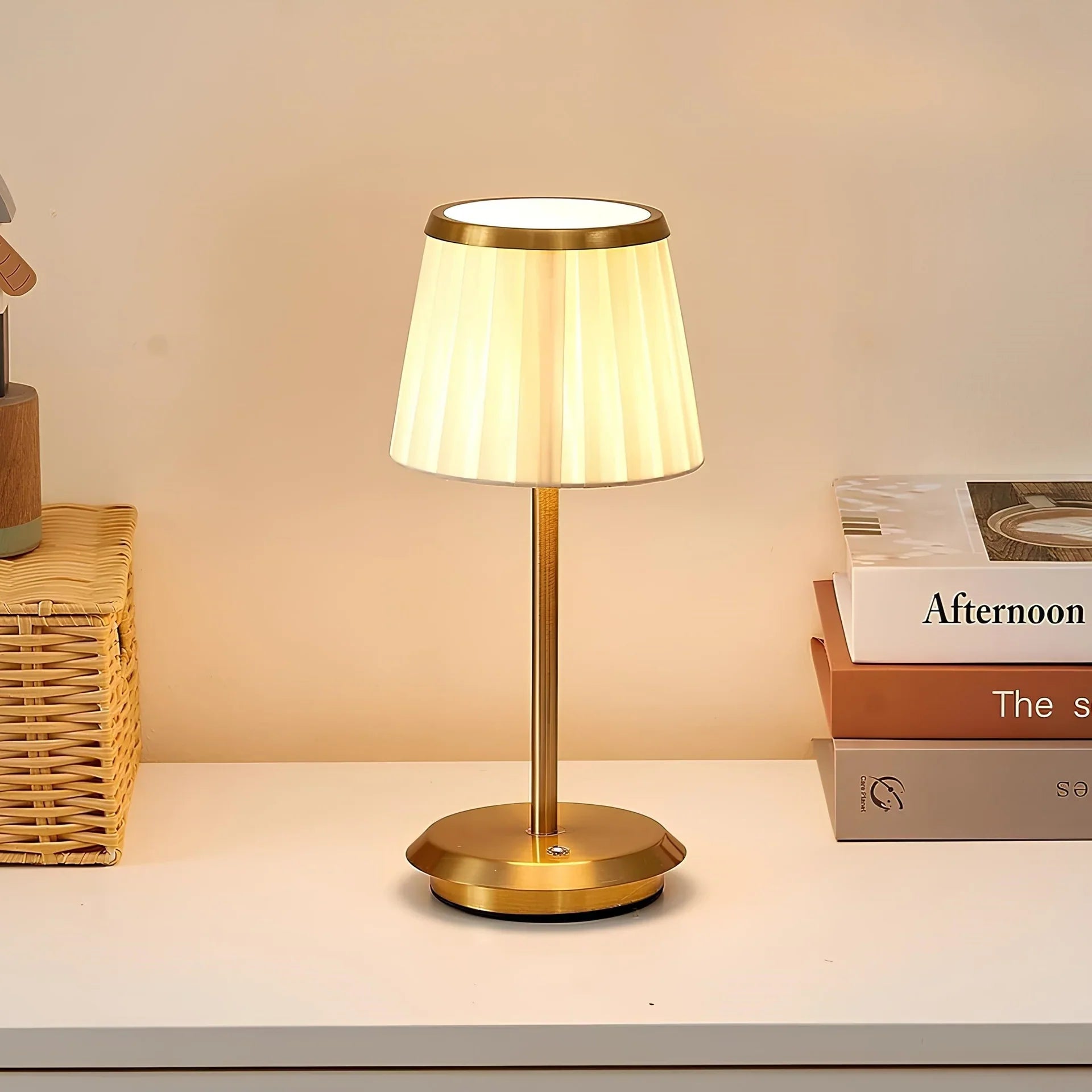 GleamTone - Elegant plisseret bordlampe